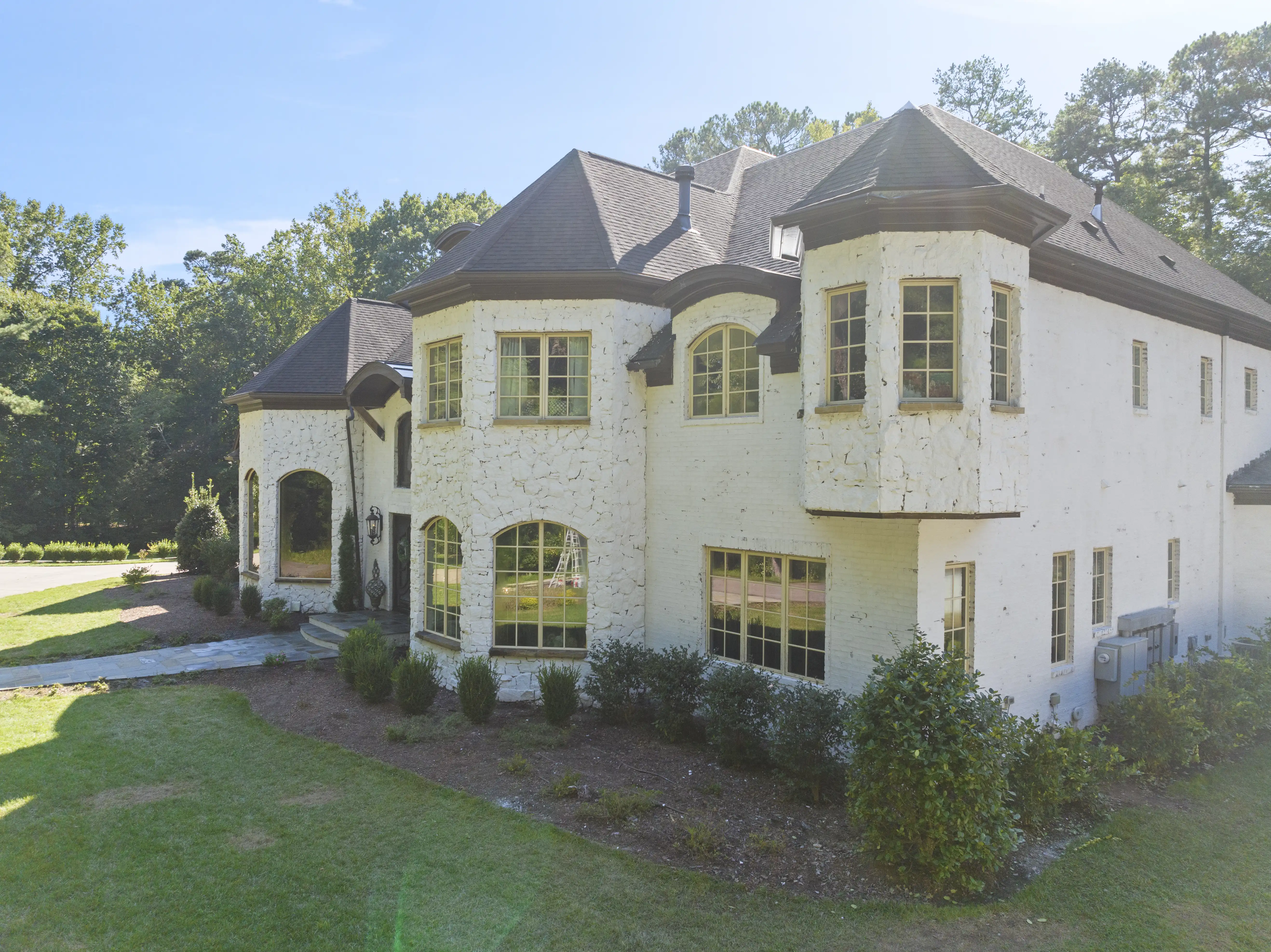 Full elevation of the completed Raleigh Area Mortar Wash Residence